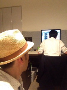 ナレーター谷本潤矢